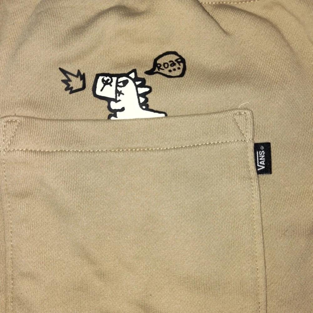 Vans Hirono Pop Mart Tan Khaki Sweat Shorts Mens Medium VN000K9V4MG Dinosaur